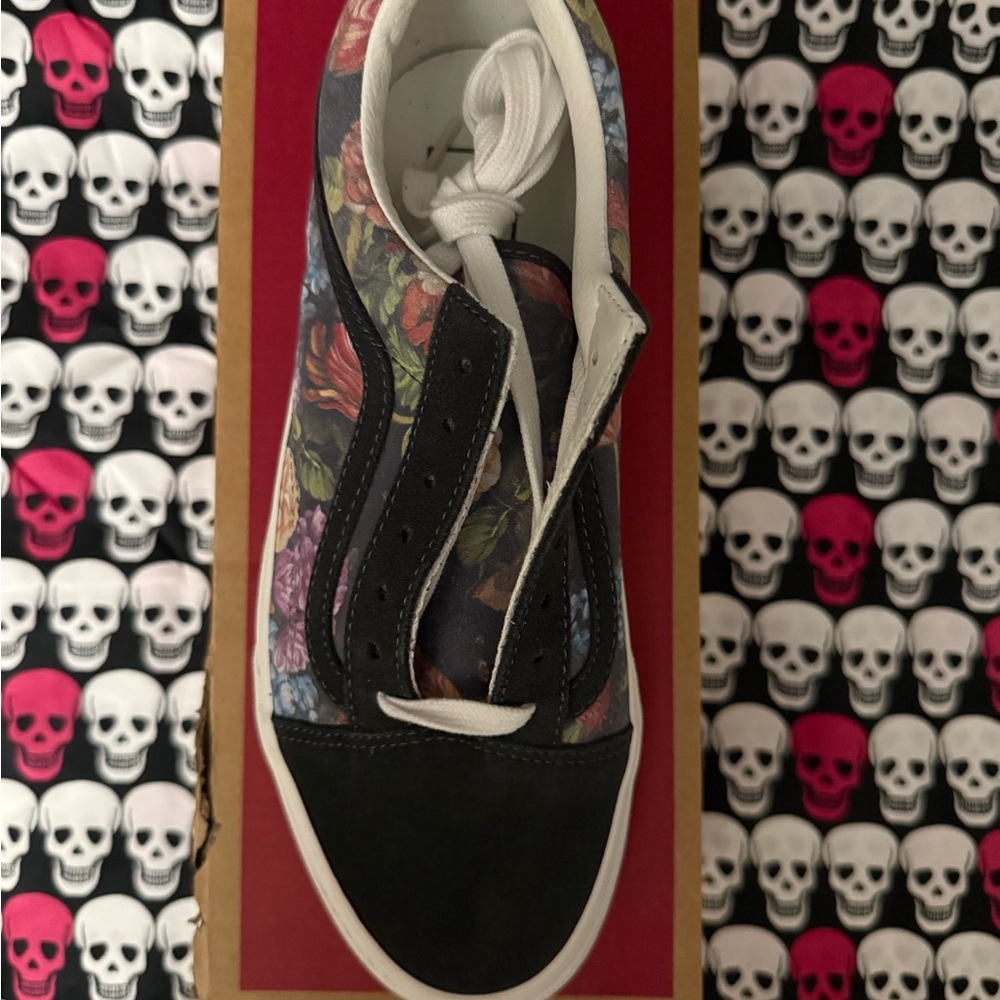 Dark grey Floral vans old school
 Sneakers size 7.5